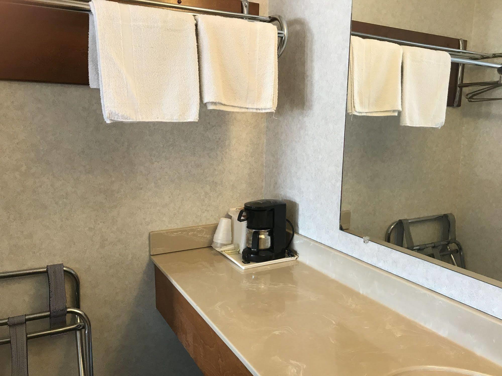 Americas Inn Bardstown Ngoại thất bức ảnh