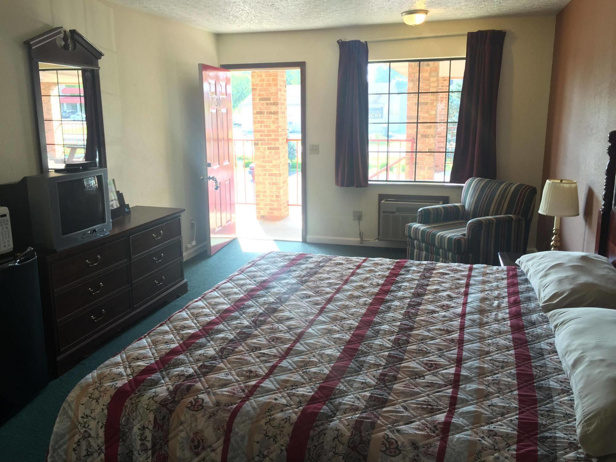Americas Inn Bardstown Ngoại thất bức ảnh